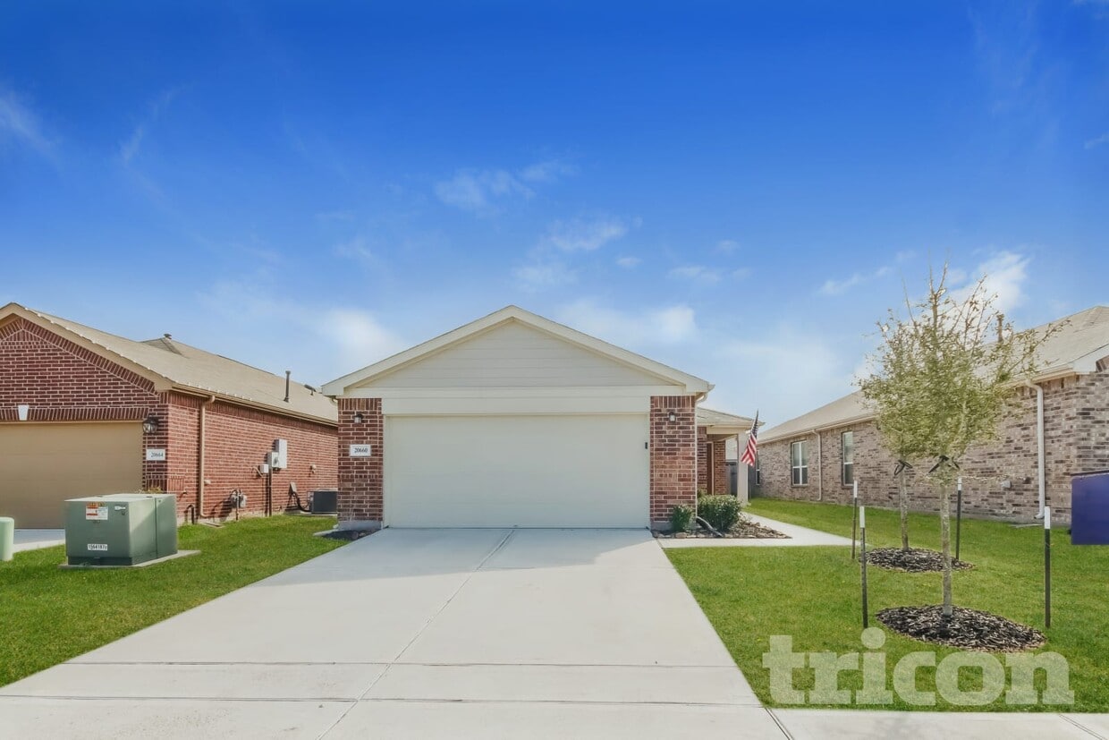 Primary Photo - 20660 Dunrobin Dr