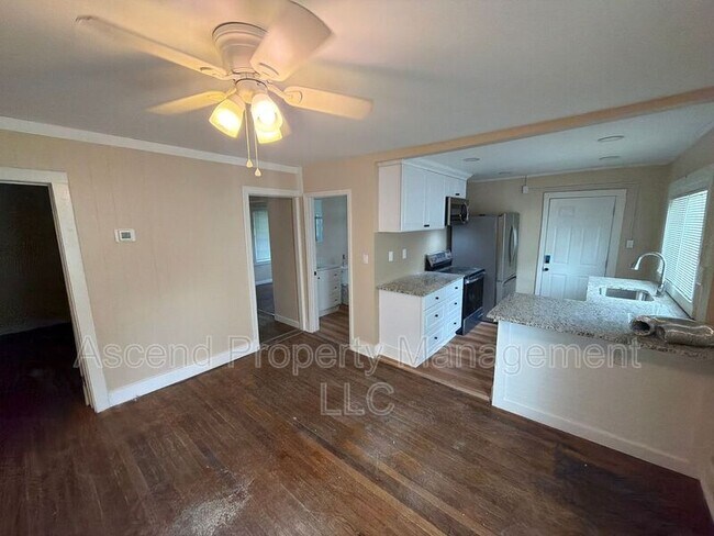 Foto del edificio - 557 N Willow St