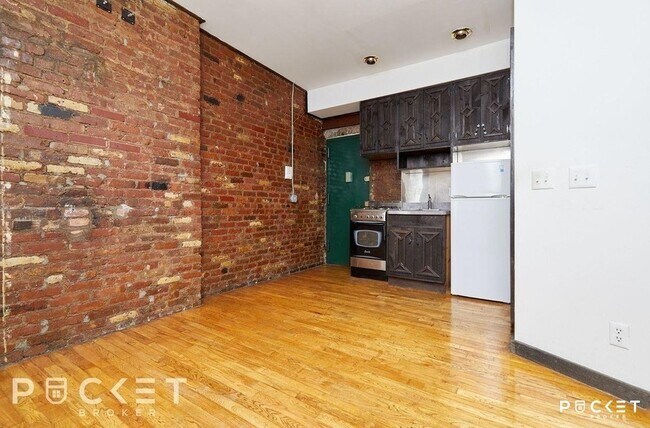 Building Photo - 520 E 14th St