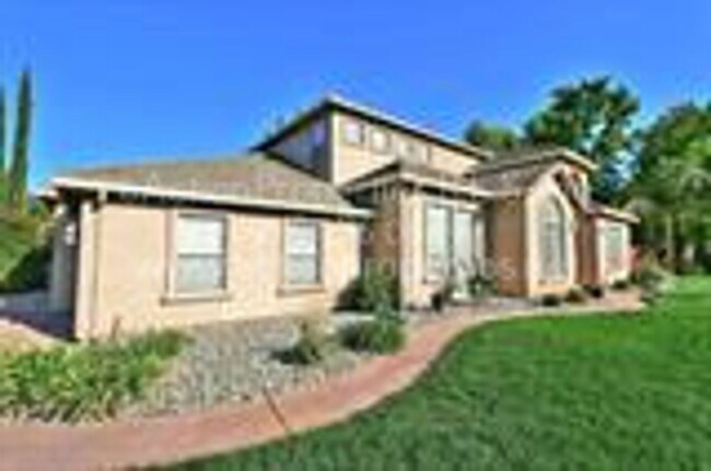 Foto del edificio - Granite Bay Beauty - 5 Bed, 3.5 Bath Home - Large Pool - Two Story - Lawn & Pool Service Included!