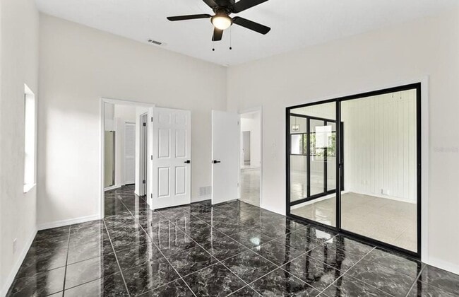 Foto del edificio - 14 Forsythe Ln