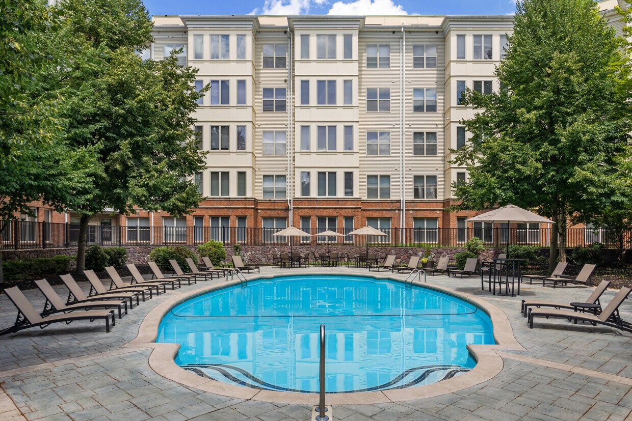 The Chase at Overlook Ridge 1212 Quarry Ln Malden, MA Apartments