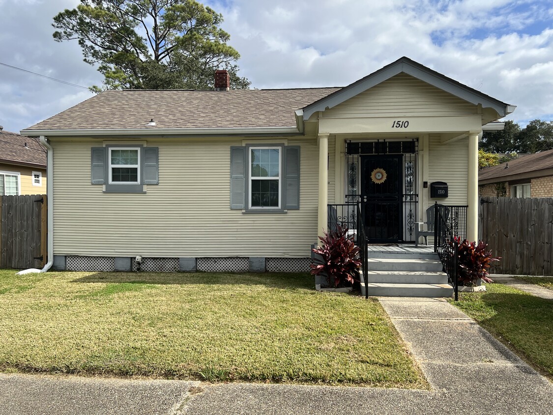 Building Photo - 1510 Sumner St