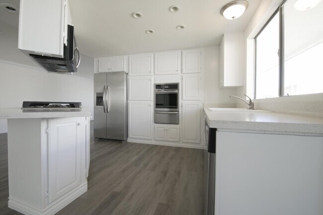 Foto del edificio - 20701 Beach Blvd