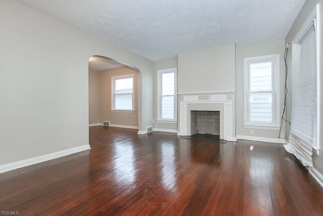 Foto del edificio - 16004 Invermere Ave