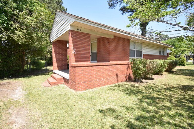 Building Photo - 486 McBain Dr