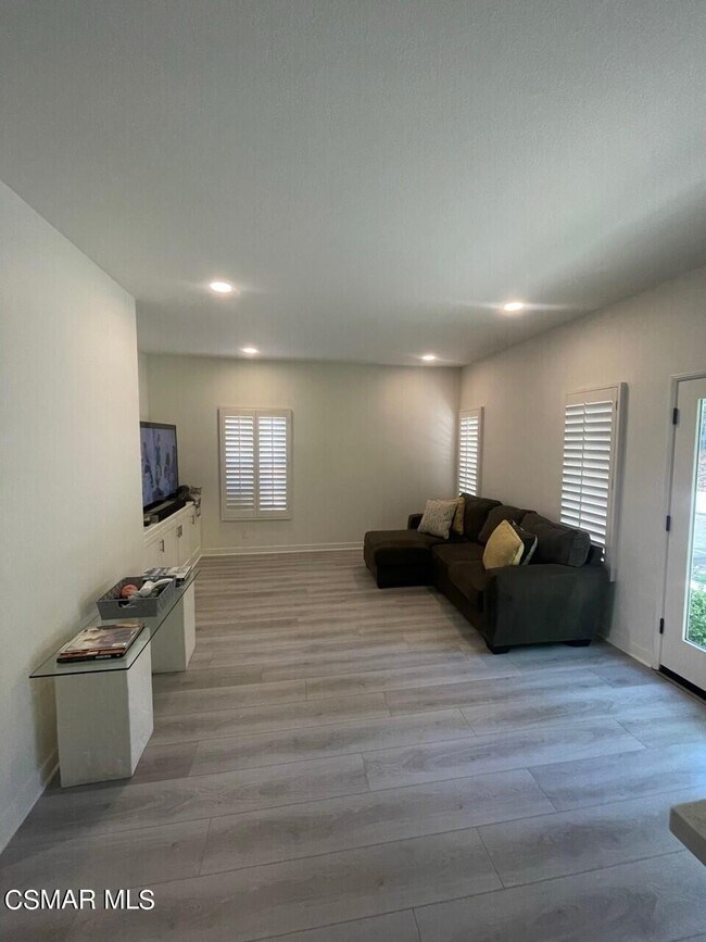 Building Photo - 983 Blue Mountain Cir