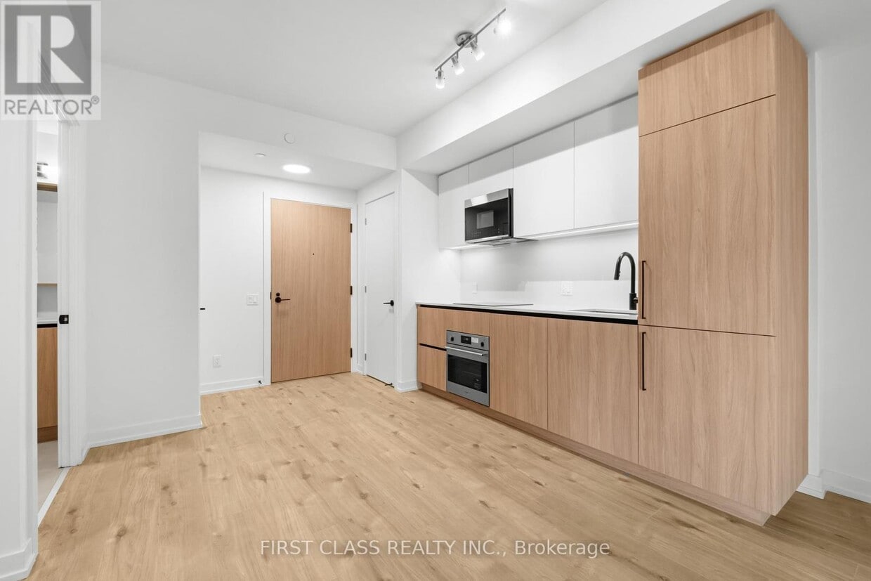 Building Photo - 35 Parliament St