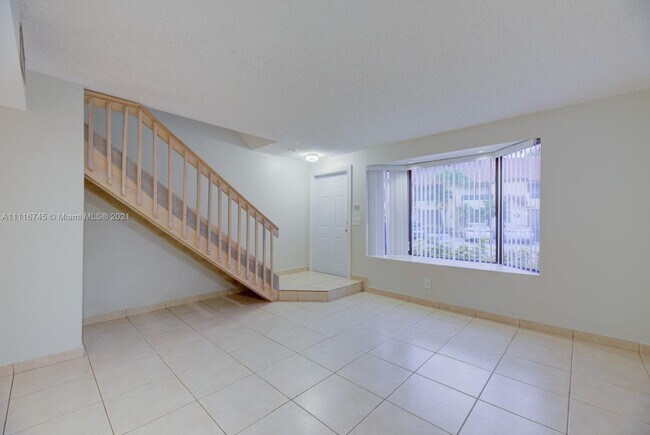 Building Photo - 10271 SW 77th Ct