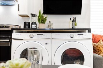 Building Photo - 522 E St Louis Ave