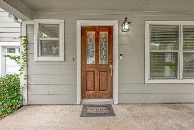 Building Photo - 4030 Dogwood Hill St