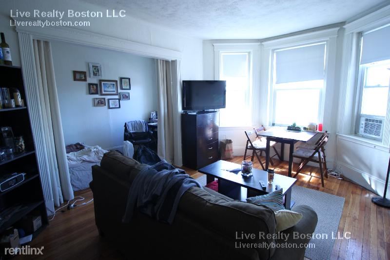 Primary Photo - 1310 Commonwealth Ave