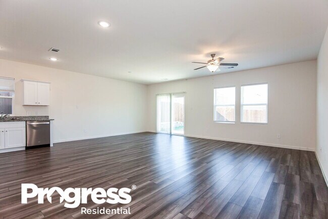 Building Photo - 731 Oakhurst Dr