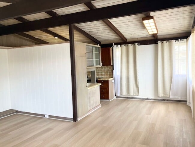 Foto del edificio - Spacious Single Family Home in Waialae-Kahala, $4,500-3 bedroom & Den, 2-bath