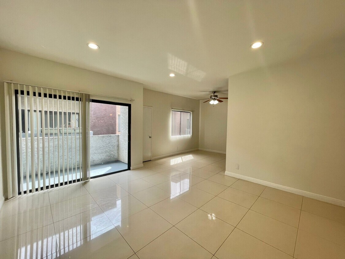Foto principal - 5715 W Olympic Blvd