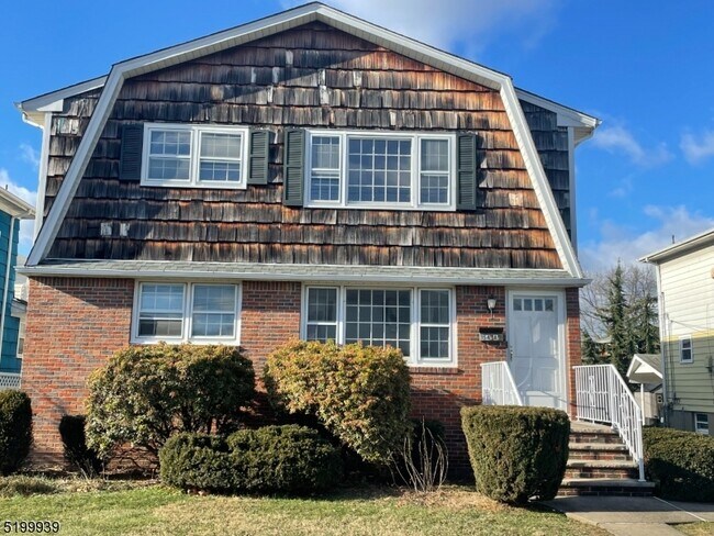 Building Photo - 54 Spruce St