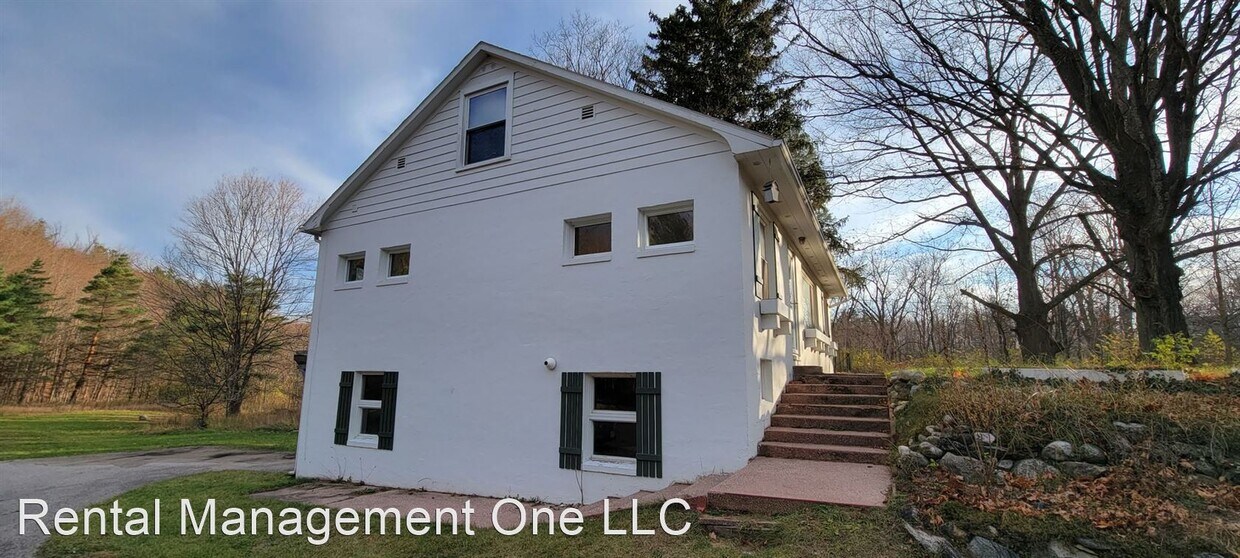 3 br, 1 bath House 9941 E Carter Rd House Rental in Traverse City, MI