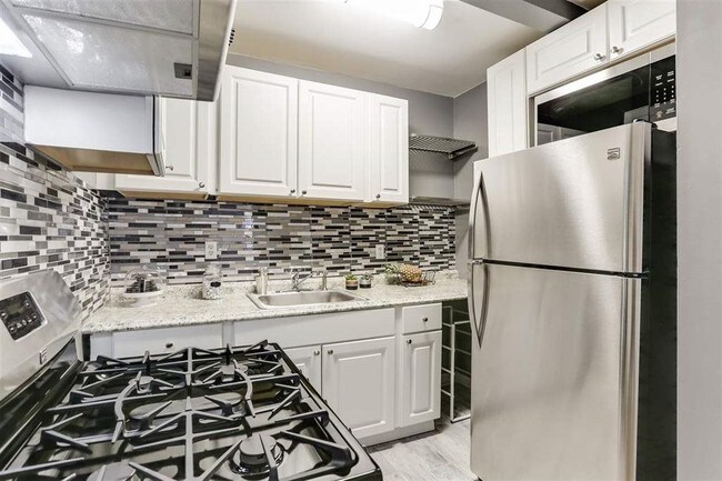 Building Photo - 344 Pavonia Ave