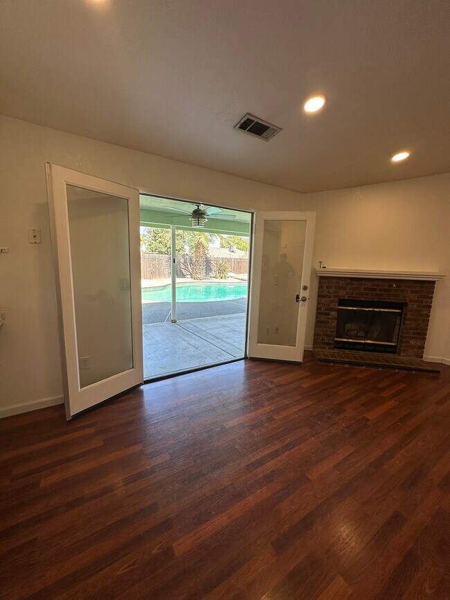 Building Photo - 2123 Ashwood Ct
