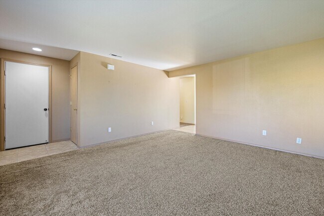 Foto del edificio - Charming 3-Bed, 2-Bath Single-Family Resid...