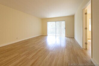 Building Photo - 6061 N Falls Cir Dr
