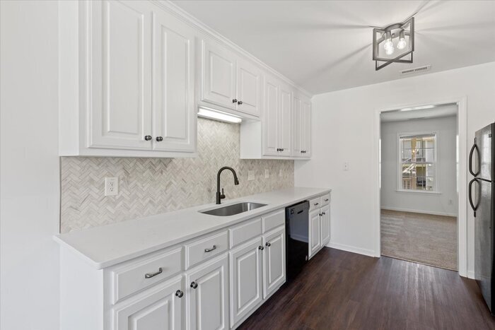 Foto principal - ***Coming Soon!!!***Clayton Townhome for Rent