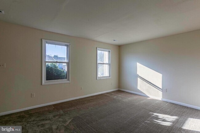 Building Photo - 5201 Magnolia Pl