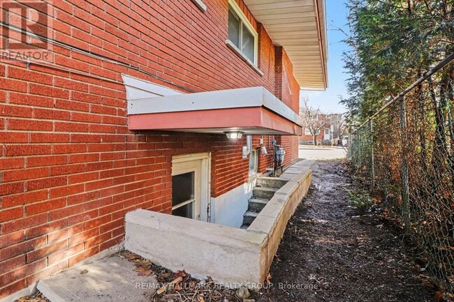Building Photo - 303 Lavergne St