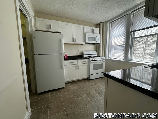 Building Photo - 5 Barrows St