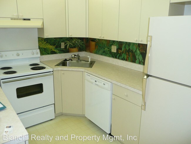 Foto del edificio - 1204 Pine Ridge Cir W