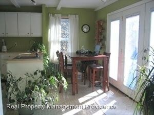 Building Photo - 2 br, 1 bath Apartment - 567 Hope St