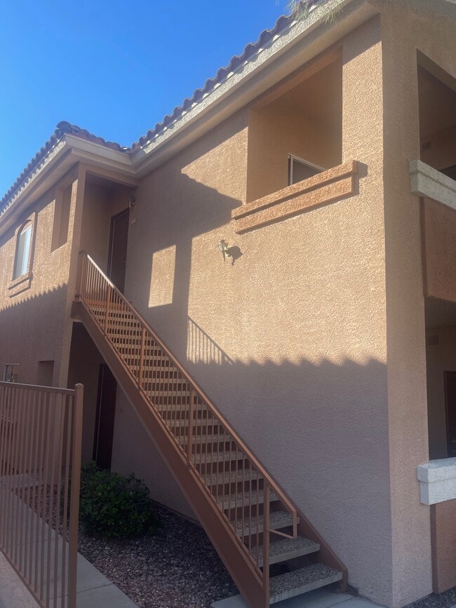 Building Photo - 1050 E Cactus Ave