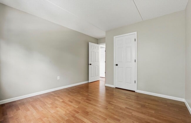 Building Photo - 22 Maple Crest Cir