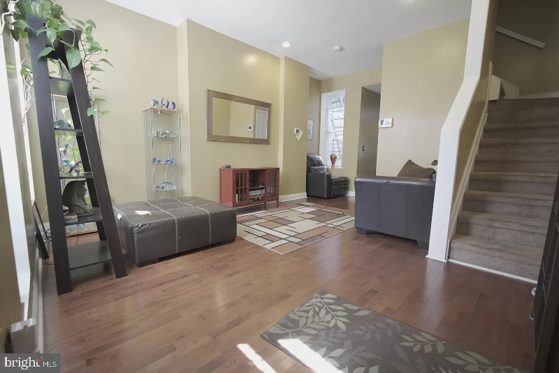 Foto principal - 1120 N Eden St