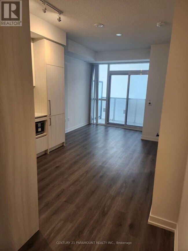 Photo du bâtiment - 225 Commerce St