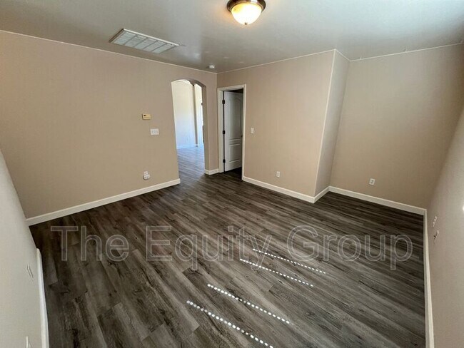 Foto del edificio - 1737 W Median Ave