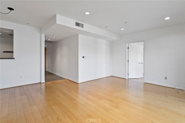 Building Photo - 159 W Green St