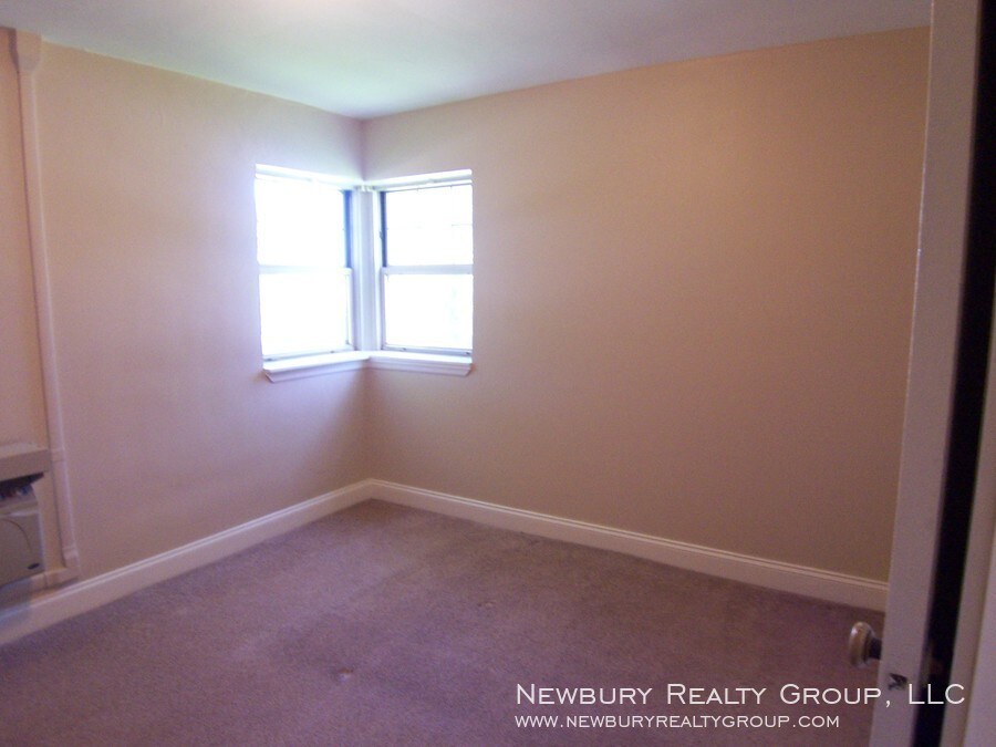 1333 Washington Blvd Unit 1, McKeesport, PA 15133 Room for Rent