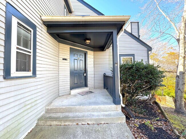 Foto del edificio - Lake Ridge Gem: Your Inviting Home Awaits!