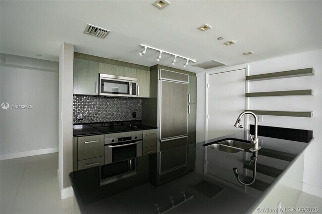 Building Photo - 50 Biscayne Blvd