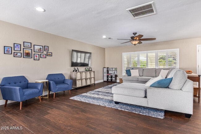 Building Photo - 2032 E Pegasus Dr