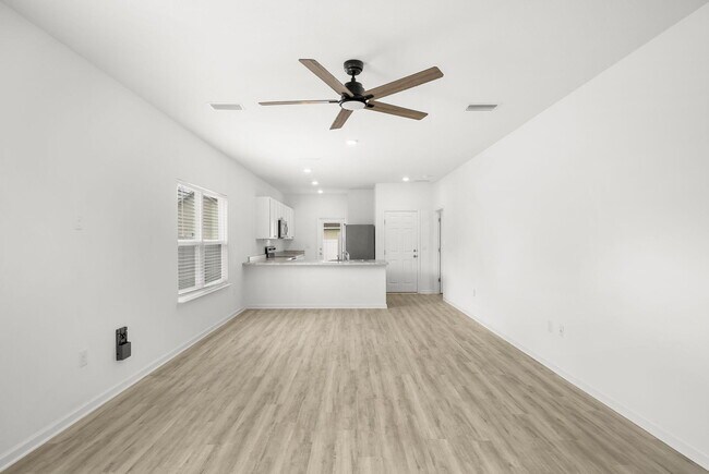Building Photo - 231 Stagerbush St