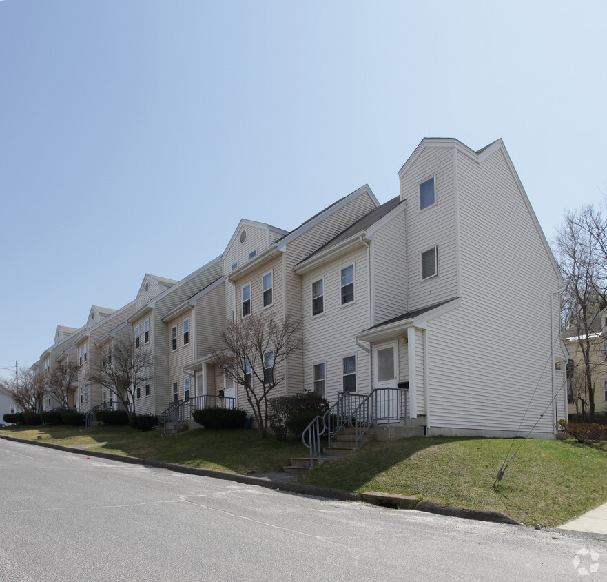 Primary Photo - McGill Court