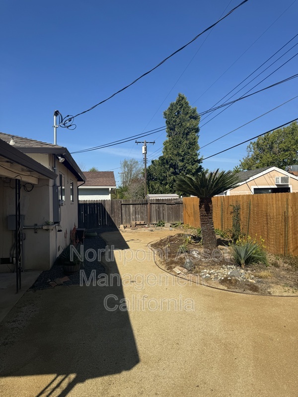 Building Photo - 2501 37th Ave