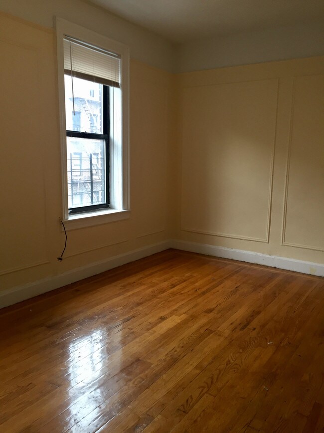 Building Photo - 87 Ellwood St