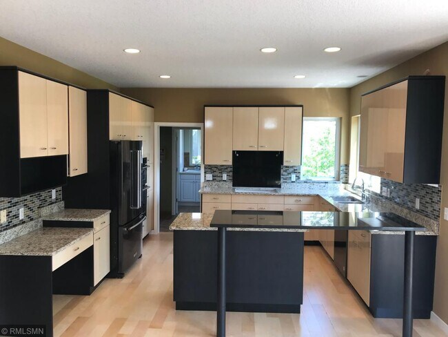 Foto del edificio - 6931 Country Oaks Rd