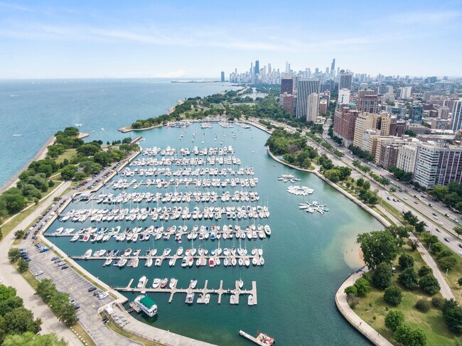 Building Photo - 3550 N Lake Shore Dr