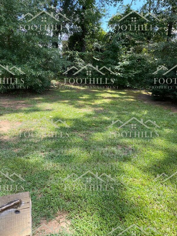 Building Photo - 105 Woodland Dr