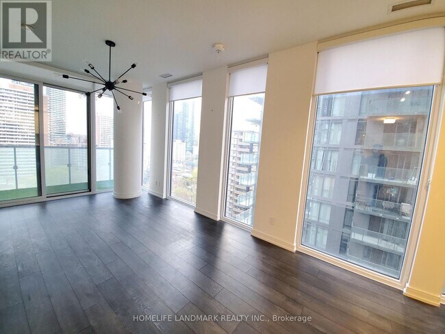 Building Photo - 28 Wellesley St E