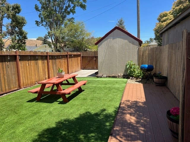 Backyard with shed, deck and parking - 333 Mapleton Ave